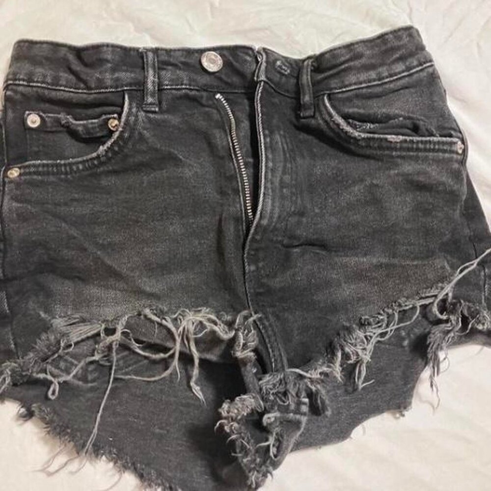 Zara Women’s Size 2 Black denim shorts